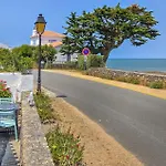 Awesome Home In Noirmoutier En Lile With Wifi Prázdninový dům *