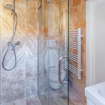 Stunning In En Lile Ferienhaus Le Grand Vieil